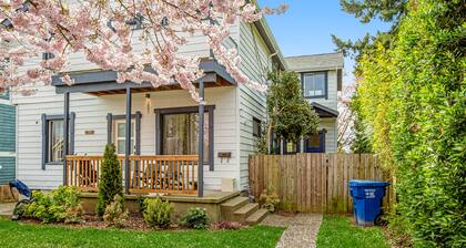 Remodeled studio in lovely neighborhood with shared yard and fast WiFi - dog OK