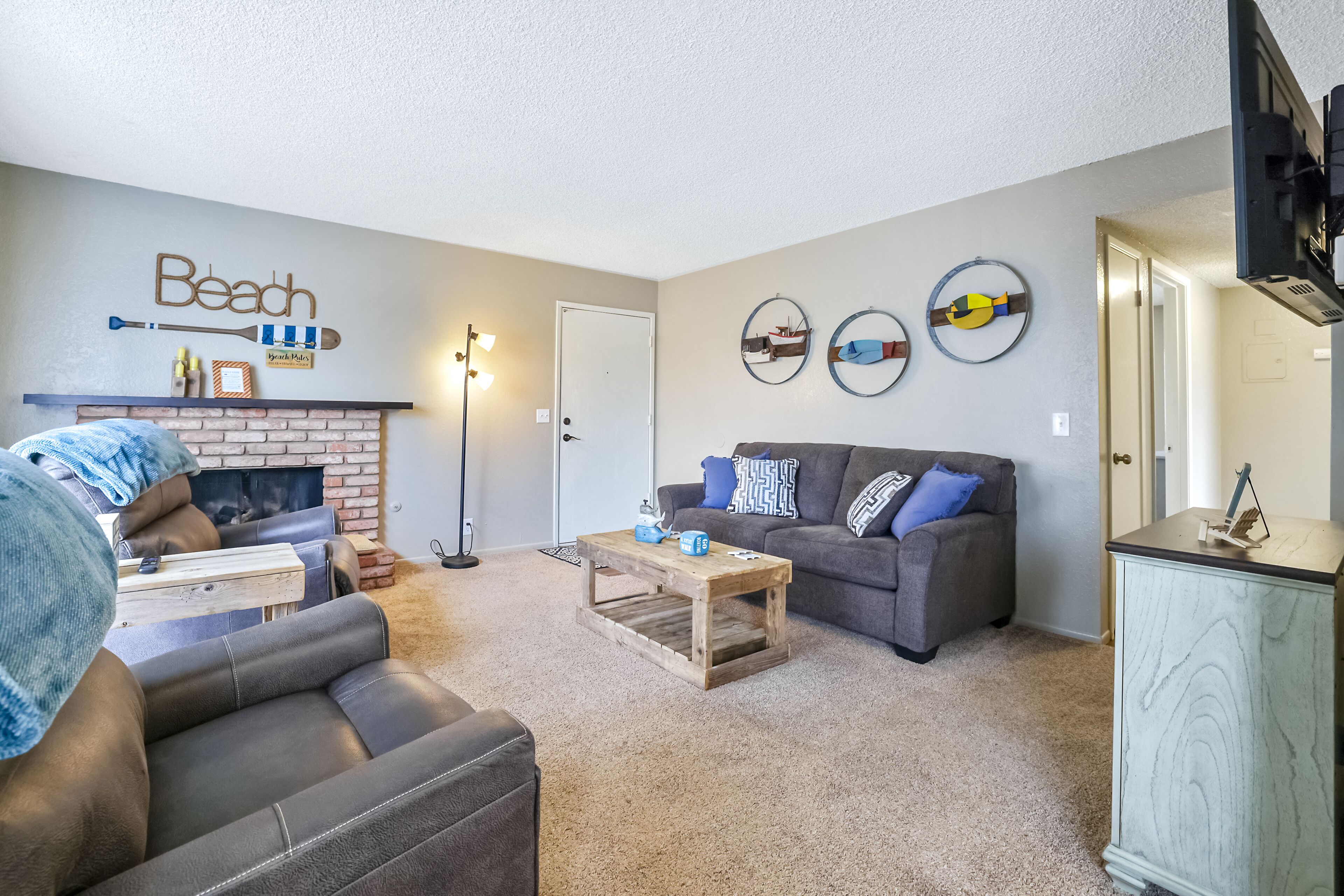 Terrific home close to the beach, restaurants, parks, and activities w/free WiFi