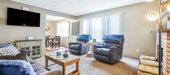 Terrific home close to the beach, restaurants, parks, and activities w/free WiFi