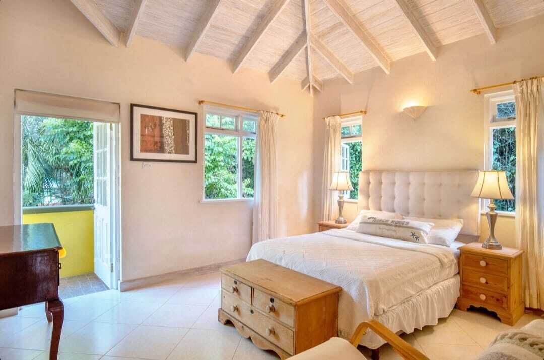 3 bedrooms, desk, iron/ironing board, WiFi