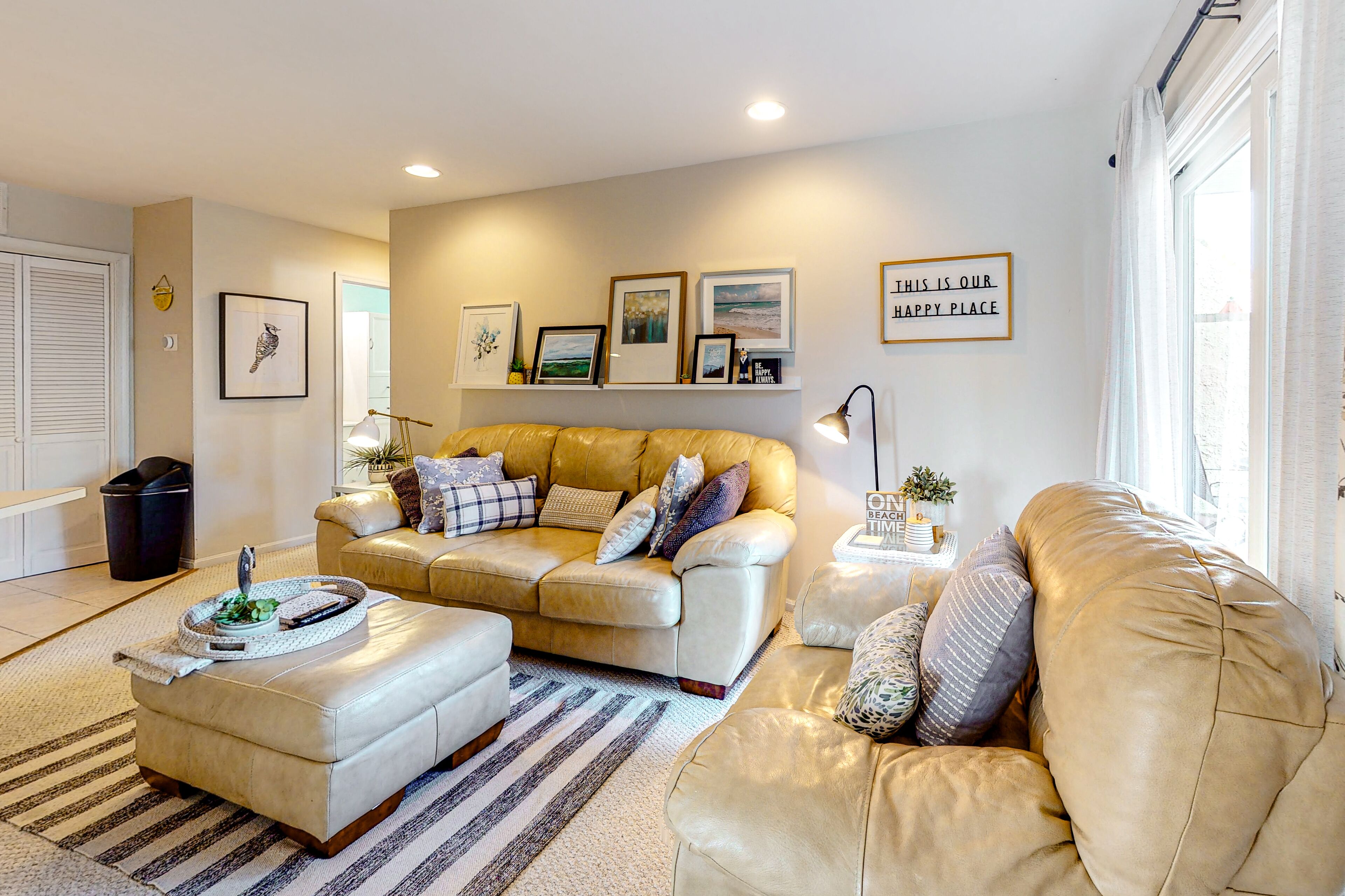 Quiet, single-level condo with a pool, fast WiFi, central AC, & a washer/dryer