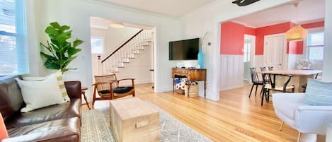 Smart TV, books, stereo