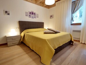 3 makuuhuonetta, silitysrauta/-lauta, vauvan matkasänky, ilmainen Wi-Fi