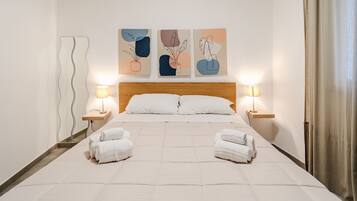 2 camere, una scrivania, ferro/asse da stiro, culla da viaggio