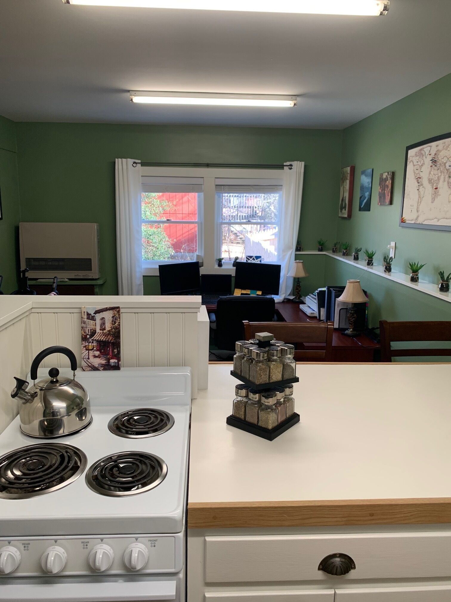 Spacious 1 Bedroom Apt - 3 min Walk to the Beach!