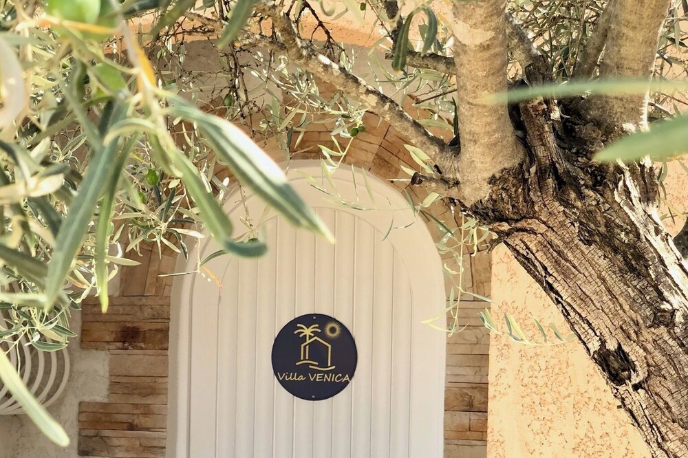 EXCEPTIONAL Villa VENICA between Cannes and Saint Tropez