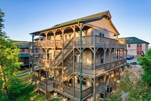 Exterior - Wow Views! Theater/HotTub/Game Rm/Pet Friendly (Pigeon Forge)