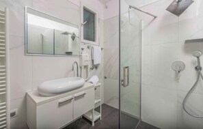 Bathroom - Holiday apartment with pool and air conditioning (Poreč)