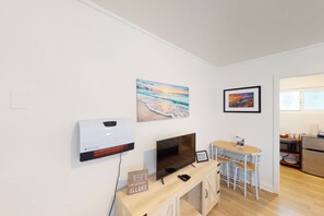 Interior - Inviting hotel with lakeview, golf, skiing, WiFi, & Netflix (Kings Beach)