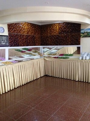 Free daily buffet breakfast