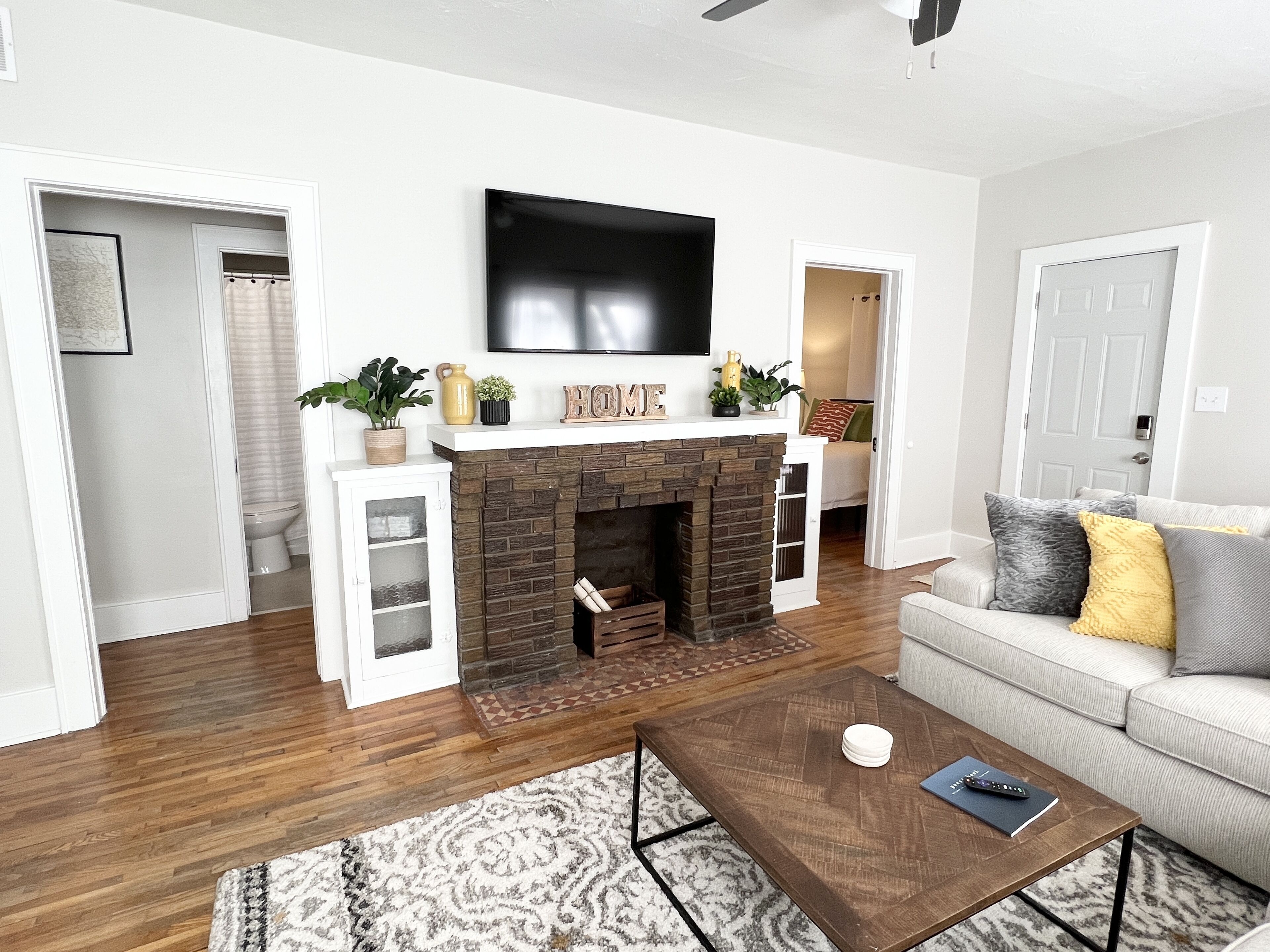 Cozy 2BD Near Hospital - Sleeps 4