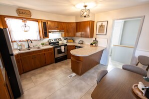 Frigorífic, microones, forn i placa de cuina