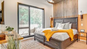 1 bedroom, iron/ironing board, internet, bed sheets