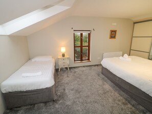 Cottage | 3 bedrooms, individually decorated, individually furnished, free WiFi