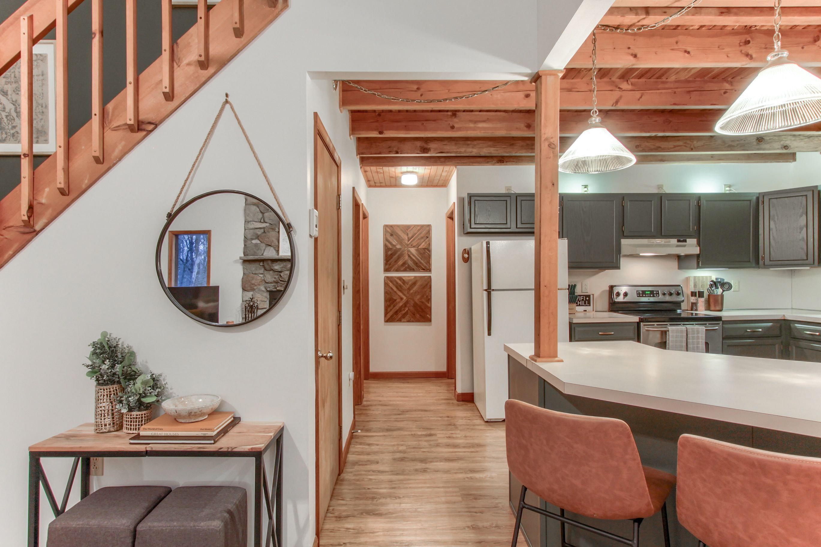 *New* Family Friendly Cabin w/Pool Table & Fire Pit!