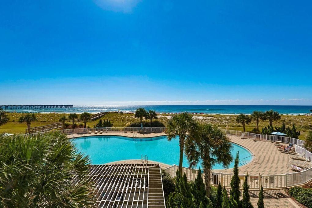 3B Gulf Front Navarre Beach! Includes beach chairs!