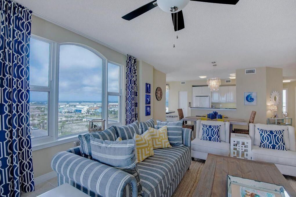 3B Gulf Front Navarre Beach! Includes beach chairs!