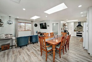 Dining - Charming 1BR Casita - Convenient to Everything! (Prescott)