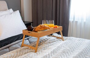 1 bedroom, iron/ironing board, WiFi, bed sheets - Aether Home - Modern & Luxe Stay with 65 TV by TT (Athens)
