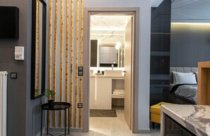 1 bedroom, iron/ironing board, WiFi, bed sheets - Aether Home - Modern & Luxe Stay with 65 TV by TT (Athens)