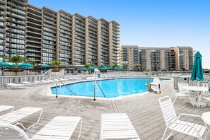 Alberca techada y alberca climatizada