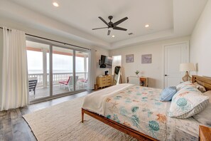 4 bedrooms, desk, iron/ironing board, free WiFi