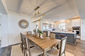 Dining - Luxury Beachfront Home for your enjoyment! (Galveston)