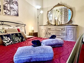 2 Schlafzimmer, Schreibtisch, Bügeleisen/Bügelbrett, WLAN