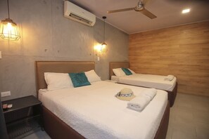3 bedrooms, WiFi - Beach house El Salvador Brisas Del Mar 99. Just steps from the beach. (Tamanique)