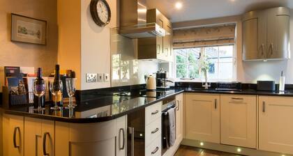 Miller Cottage - A gorgeous historic cottage in the centre of the picturesque Medieval town of Saffr