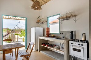 Geladeira, fogão, cooktop, cafeteira/chaleira
