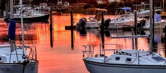 Lovely waterfront cottage with breathtaking views of bay