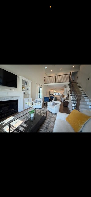 Télévision, cheminée