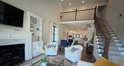 Downtown Bourbon Black Swan House