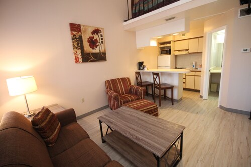 Lofts for weekly rentals! 2 miles from historic downtown.
