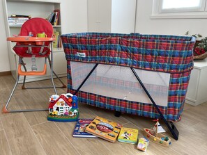 Children's area - HAPPY DAYS with garden and parking. (Intra)