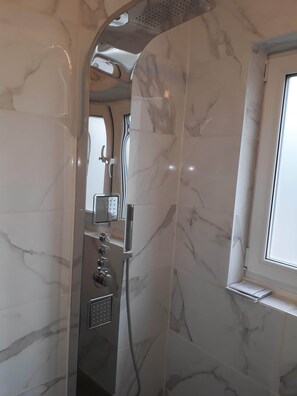 Shower, hair dryer, bidet, towels - Self Catering Studio Flat with Separate Kitchen (JUNIPER GREEN, EDINBURGH)