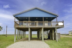 Exterior - 2nd Row Beach House just steps to the sand!  EV  charger! (Surfside Beach)