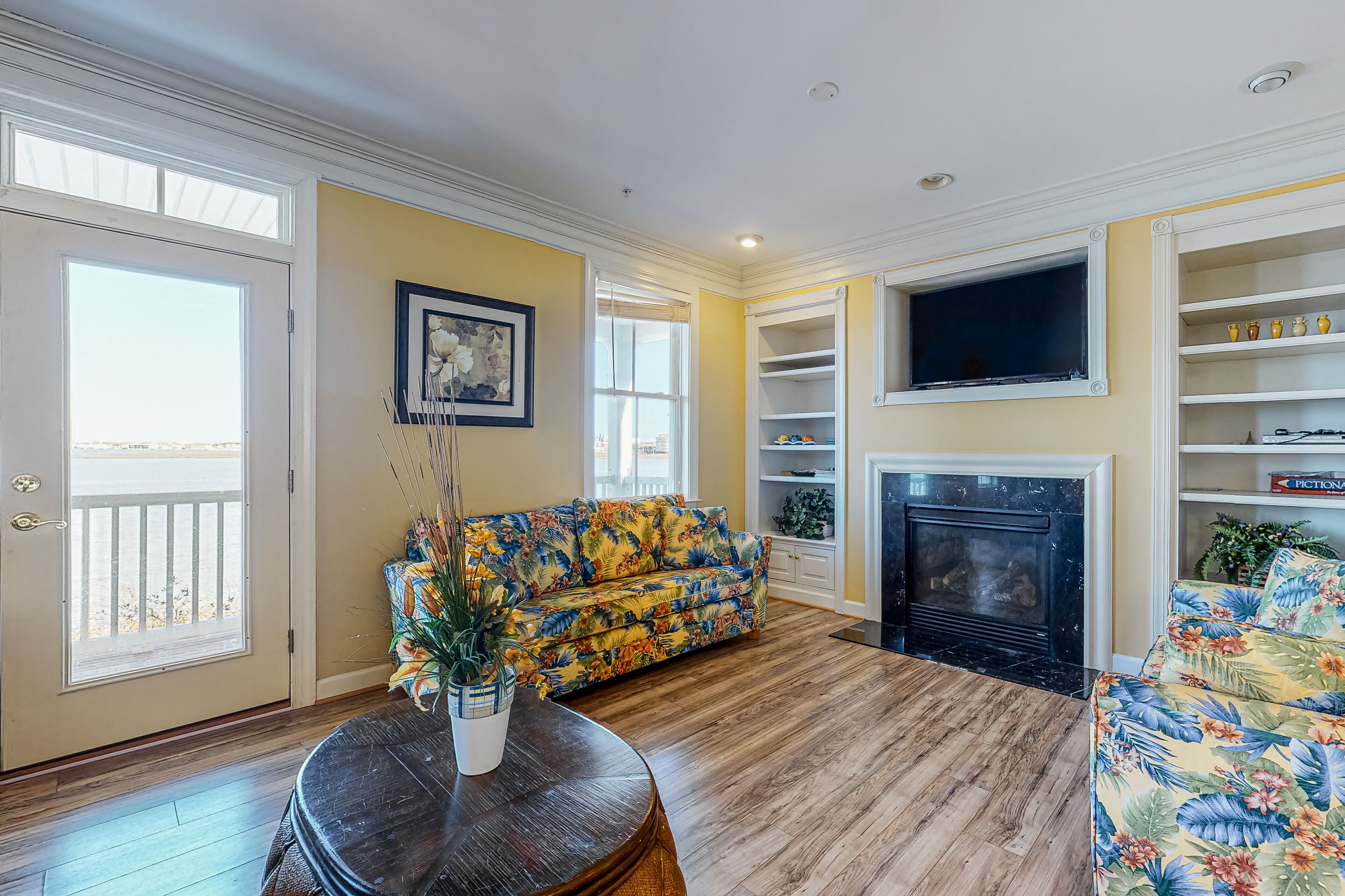 Expansive getaway with bay view balconies, indoor/outdoor pools & gym