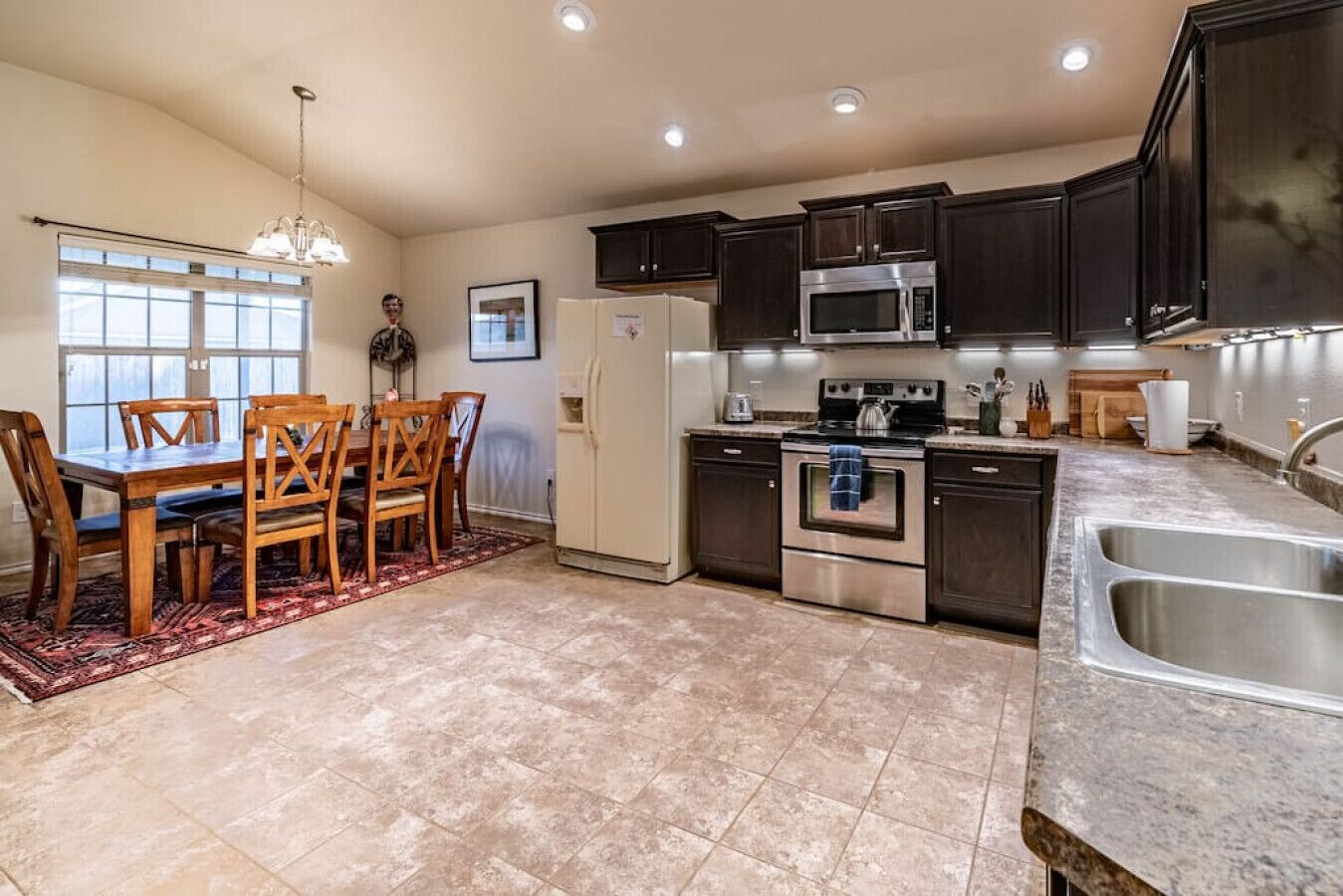 Zen House - 3BR/2BA - Pet friendly