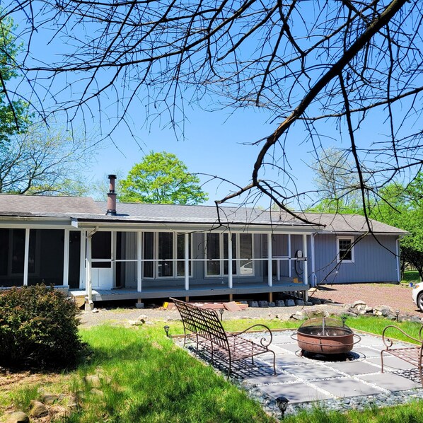 Exterior - Luxury Pocono Mountain Ranch! (Albrightsville)