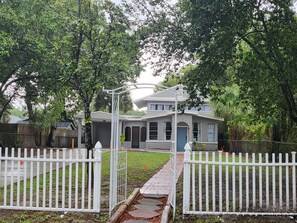 Exterior - The Heights Haven- Perfect Tampa Location (Tampa)