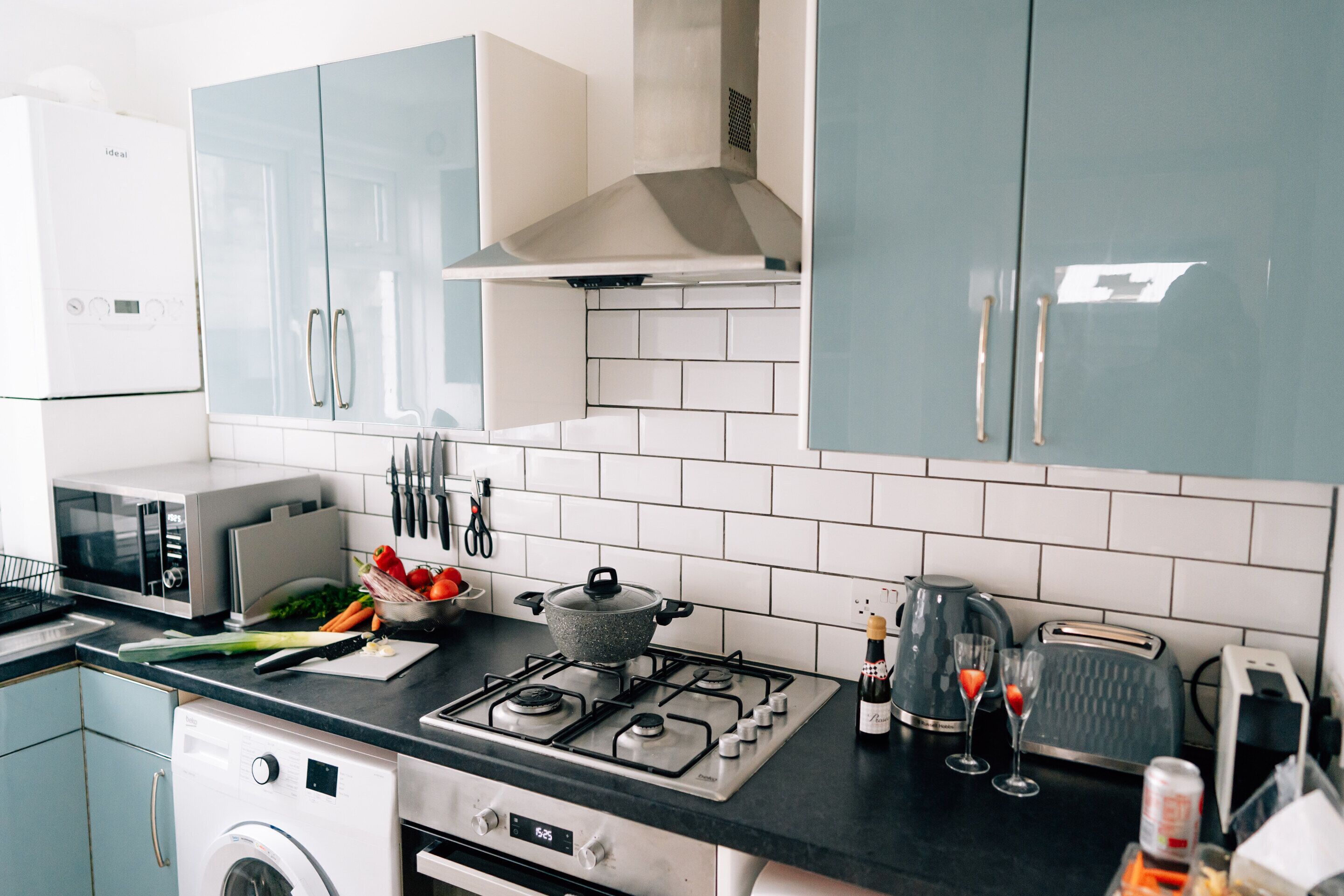 Coffee/tea maker, fridge, microwave, oven