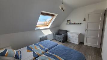 3 bedrooms, desk, iron/ironing board, travel cot