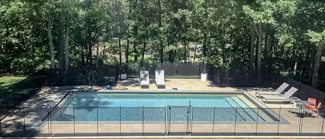 Lämmitetty uima-allas