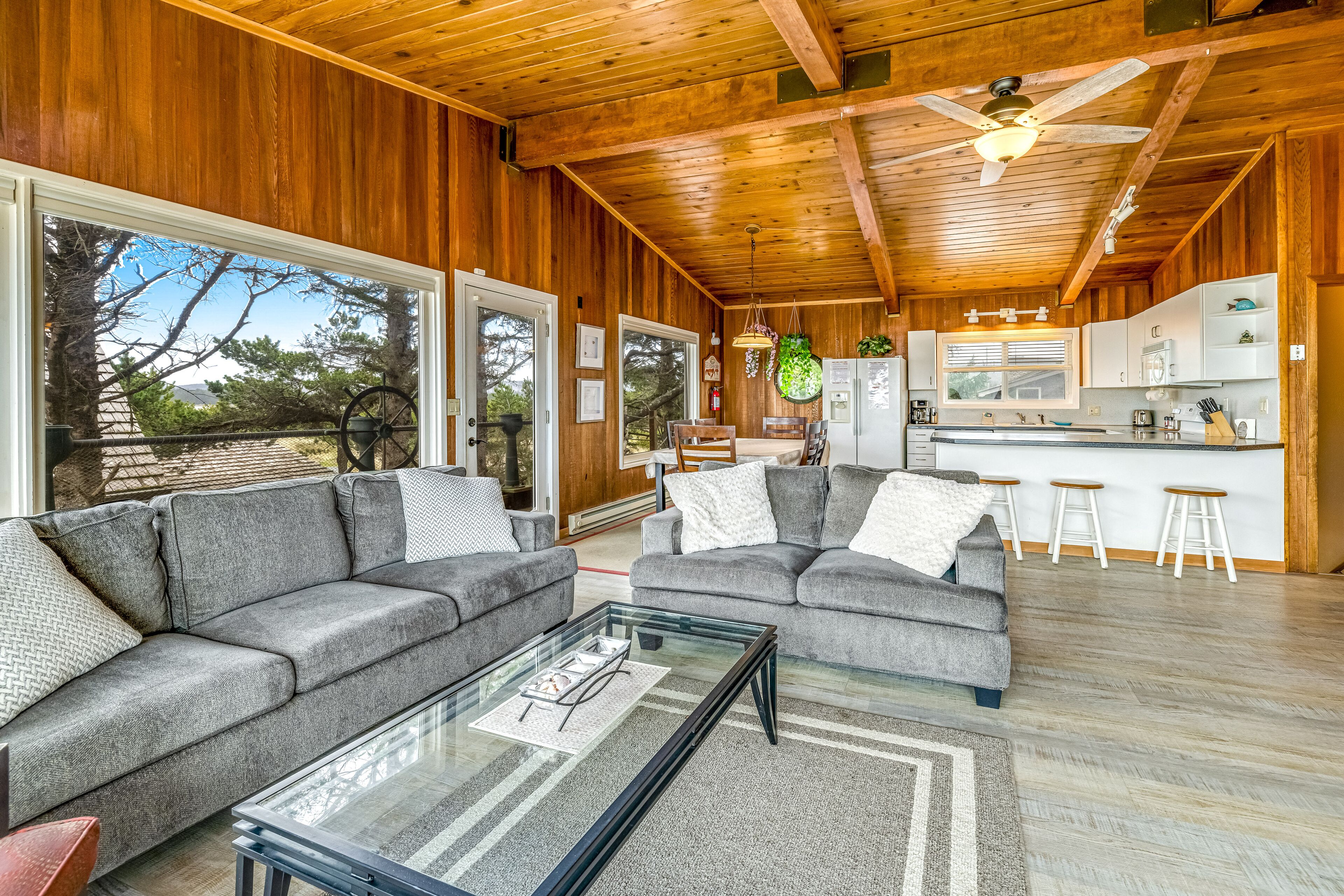 Oceanfront home with incredible beach views, washer/dryer & 2 kitchens