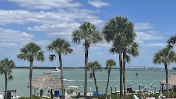 Alberca al aire libre y alberca climatizada