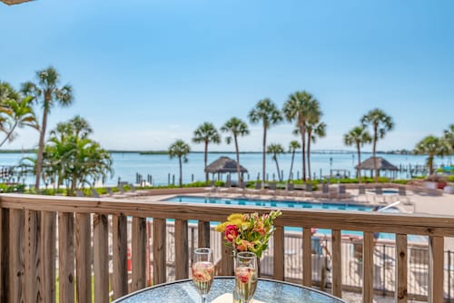 🛥️ 👀 Boat Watchers Paradise ☀️ w\ a Side of Dolphins🐬
