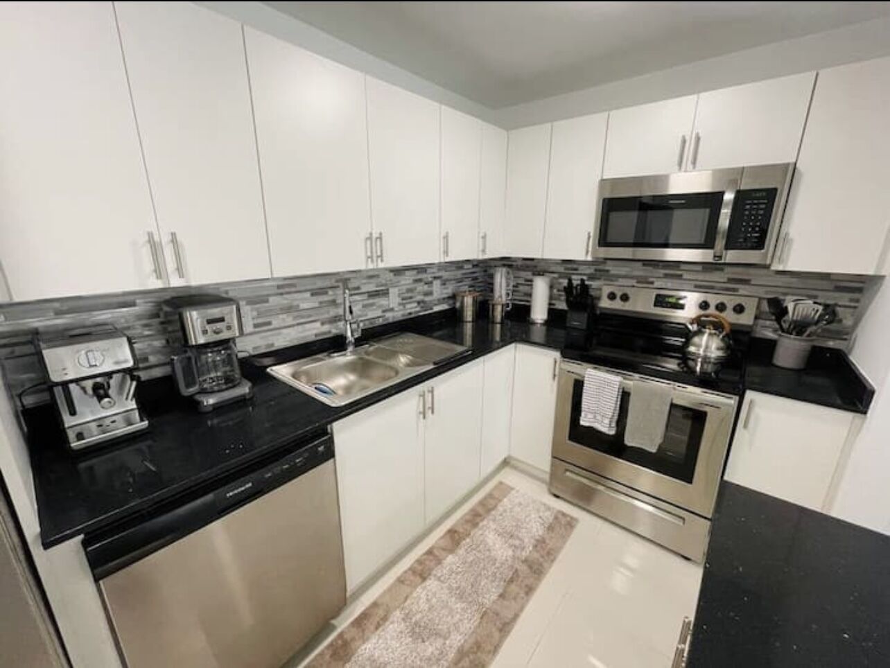 4BR by MIA F1 GP Key West Beaches Luxury Getaway <br>Nature