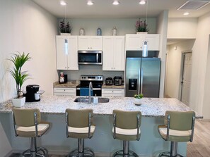 Microonde, forno, lavastoviglie, macchina per tè/caffè